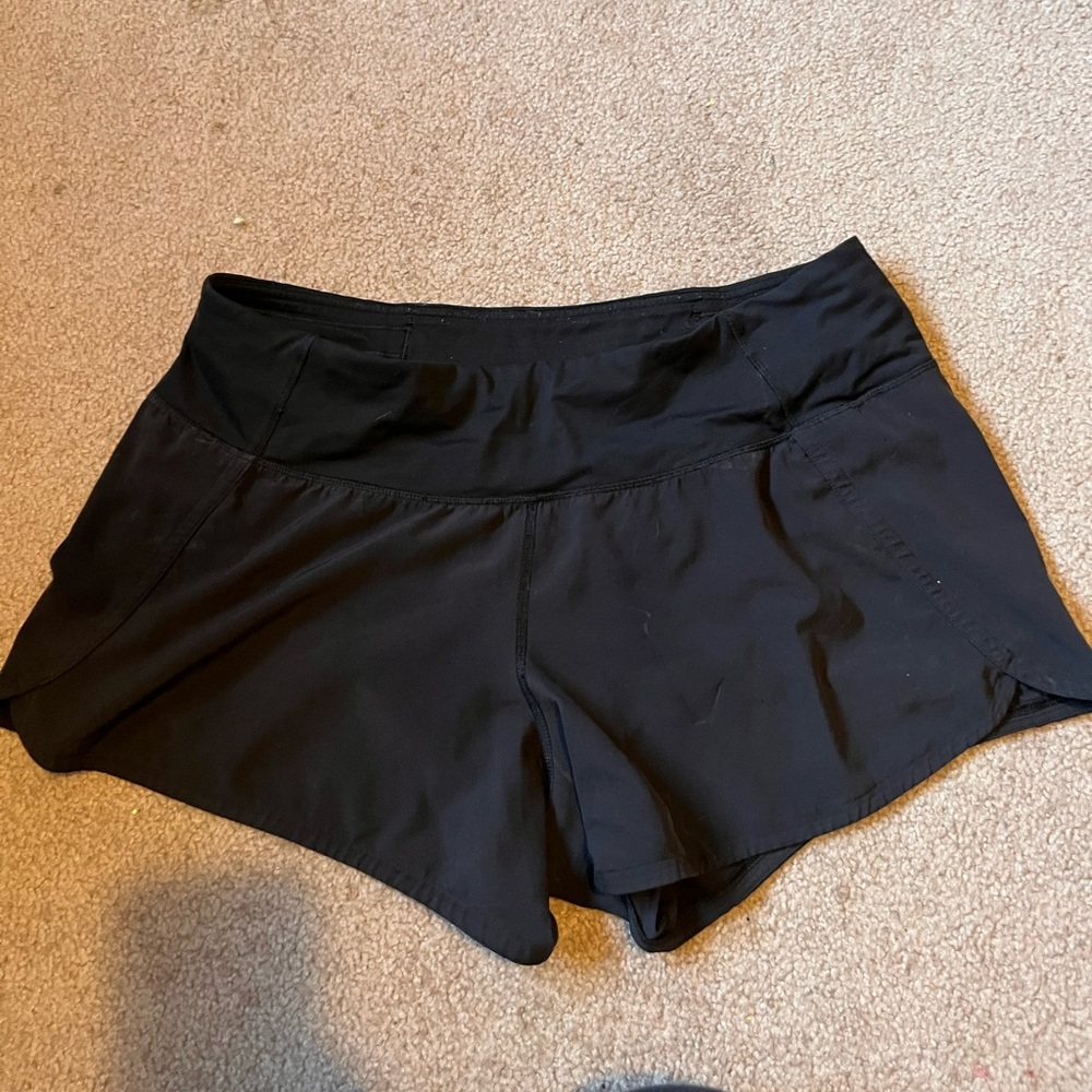 BLACK LULULEMON SPEED UP SHORTS